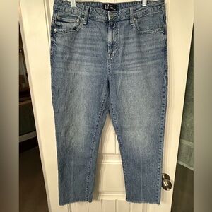 Gap - cropped jeans size 12/31